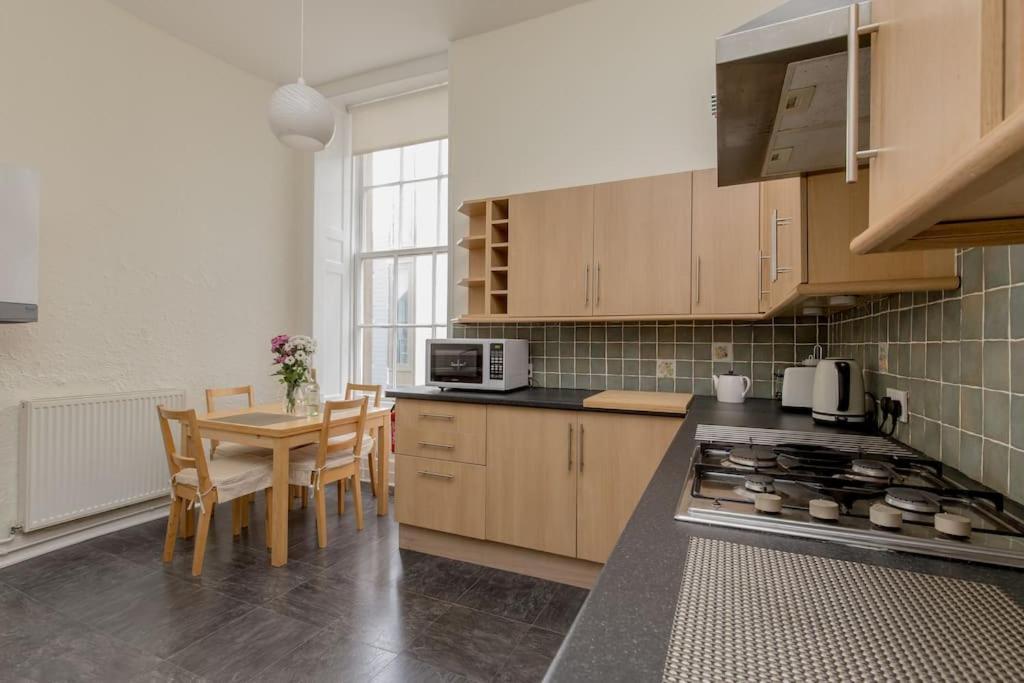 St James Quarter 2 Bed Apartment EDI Eksteriør billede